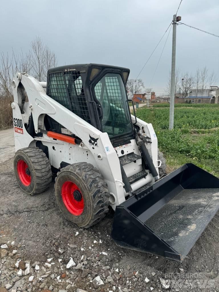 Bobcat S 300  스키드로더