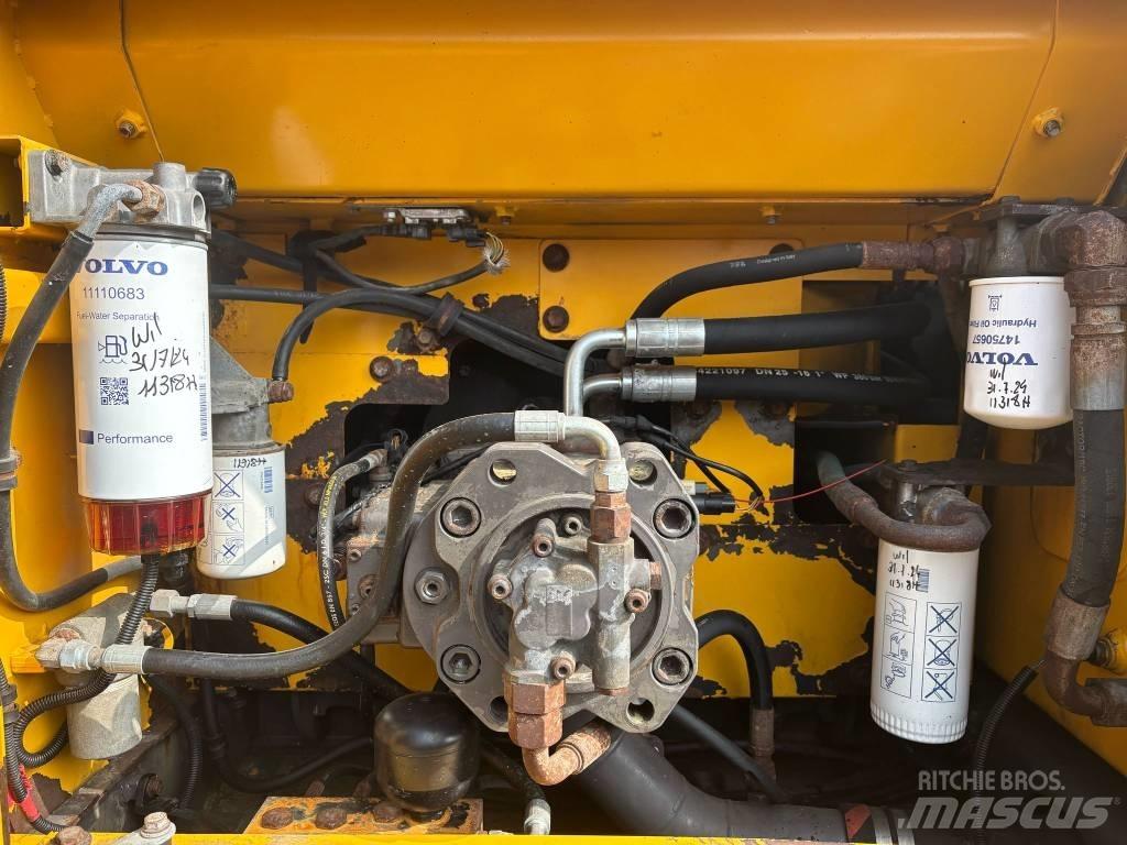 Volvo EC 220 DL 대형 굴삭기 29톤 이상