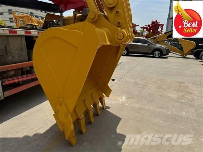 Komatsu PC 220 대형 굴삭기 29톤 이상