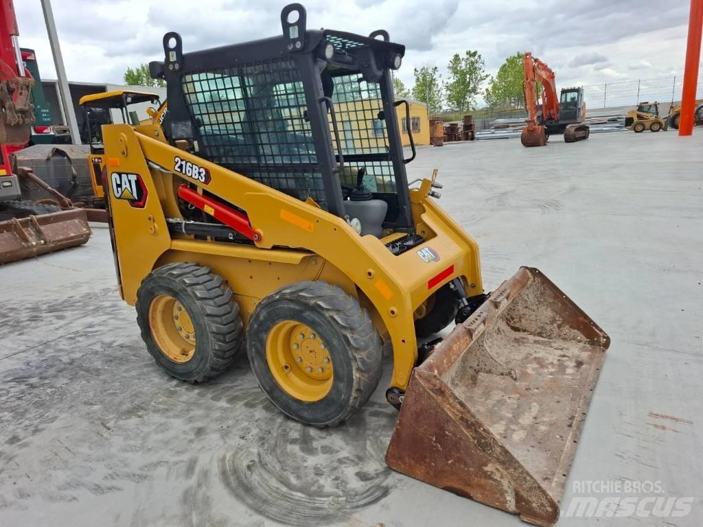 CAT 216 B 3  스키드로더