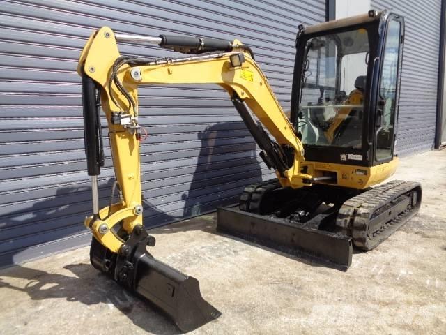CAT 302.7 D 소형 굴삭기 7톤 미만