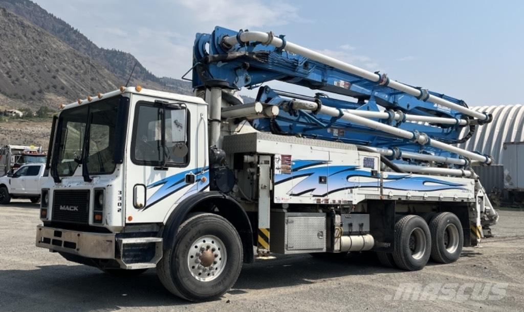 Alliance 33M (#1029) 콘크리트 펌프카