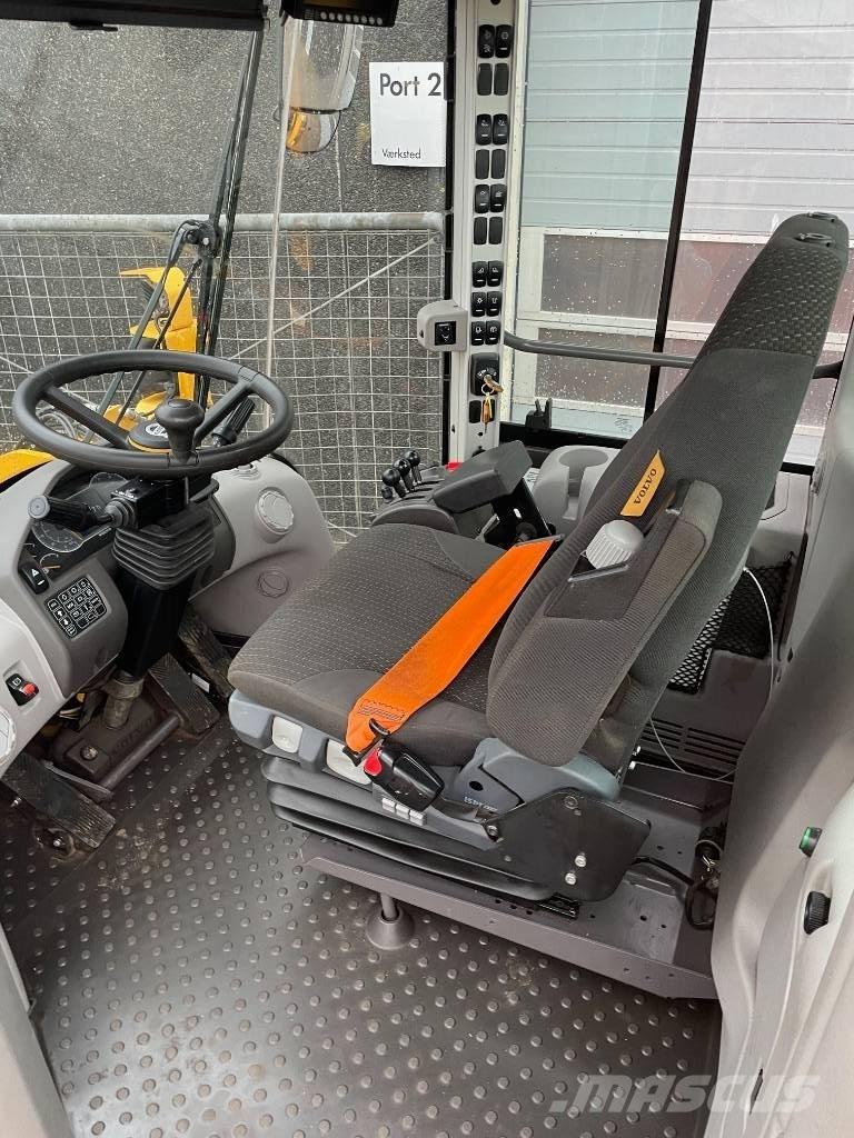 Volvo L90H  휠로우더