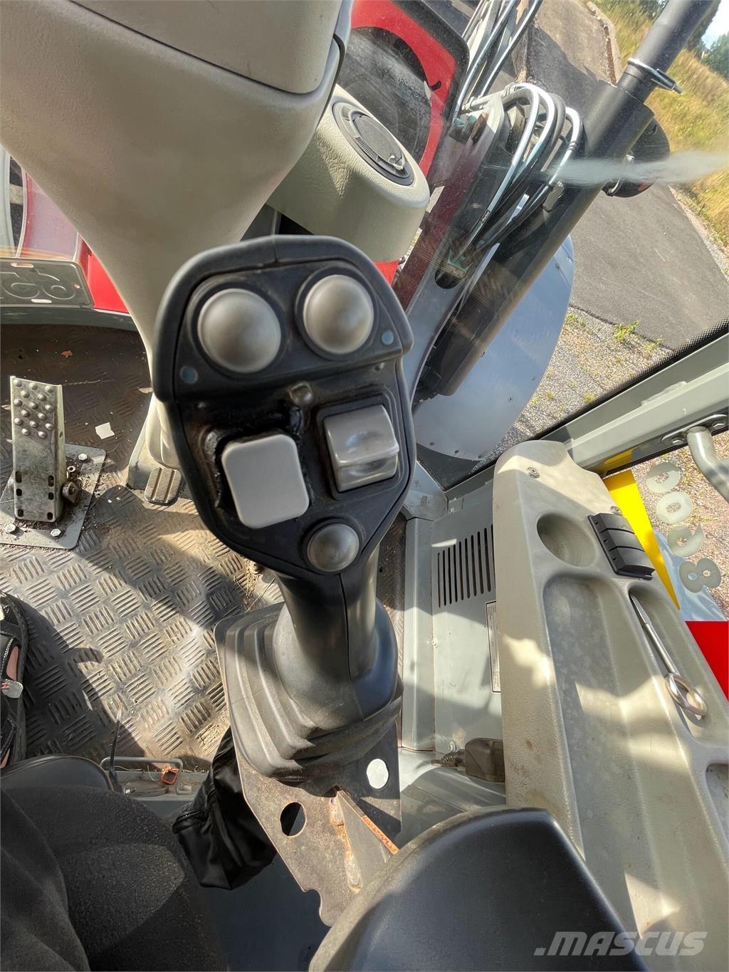 Lännen 8600 E 백호로더