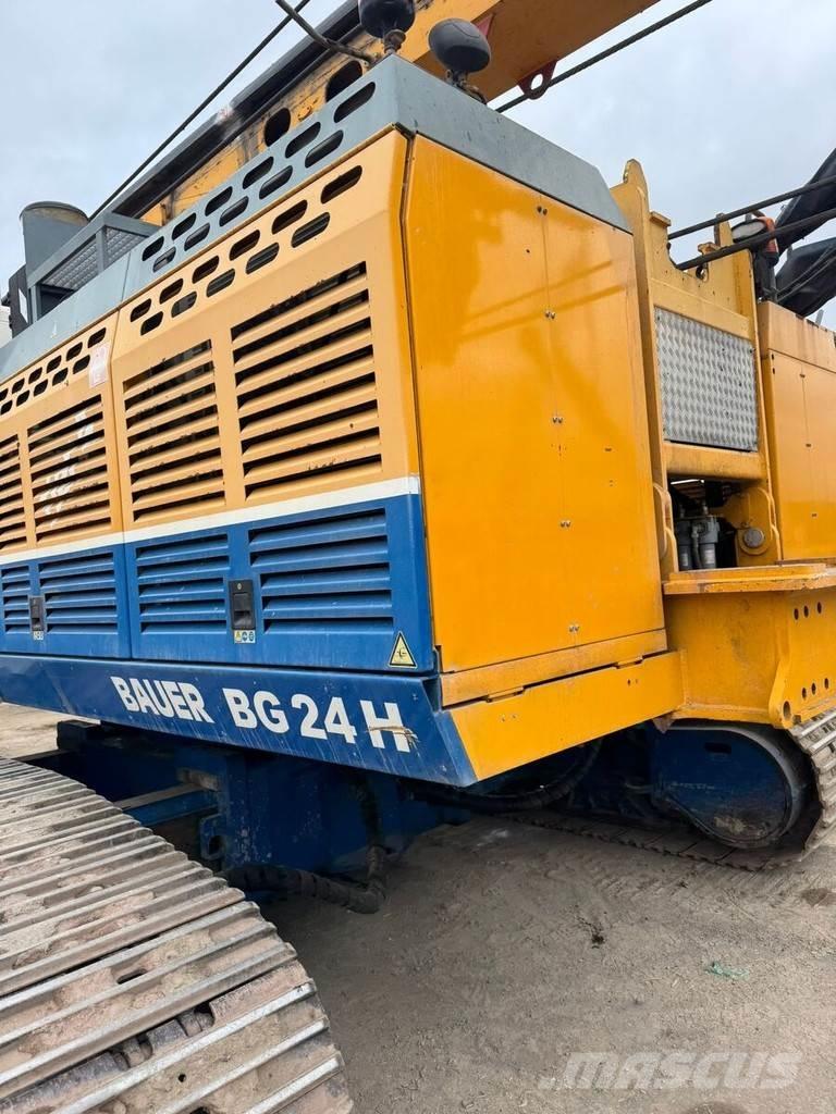 Bauer BG 24 H 중형 드릴 장비