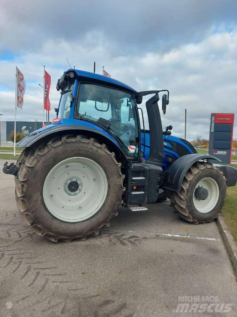 Valtra T235V 트랙터