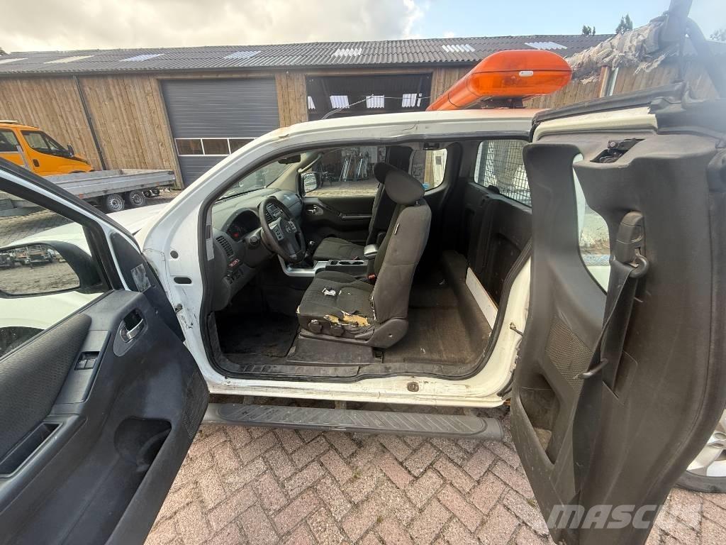 Nissan Navara 픽업/드롭사이드