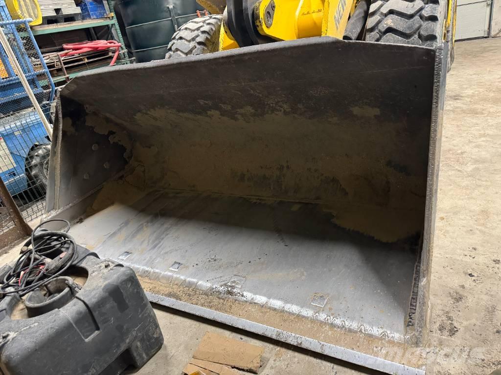 New Holland W 190 B  휠로우더