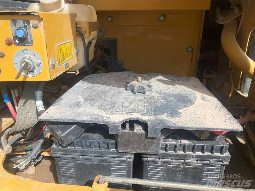 CAT 324 D NVT 대형 굴삭기 29톤 이상