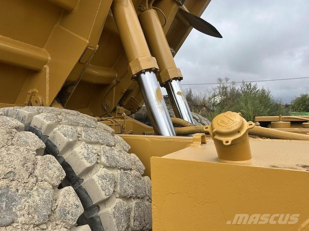 CAT 769D 건설현장 덤프트럭