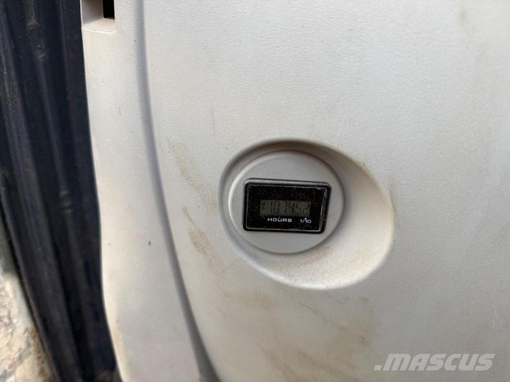 Kobelco SK 75 SR 중형굴삭기 7톤-28톤