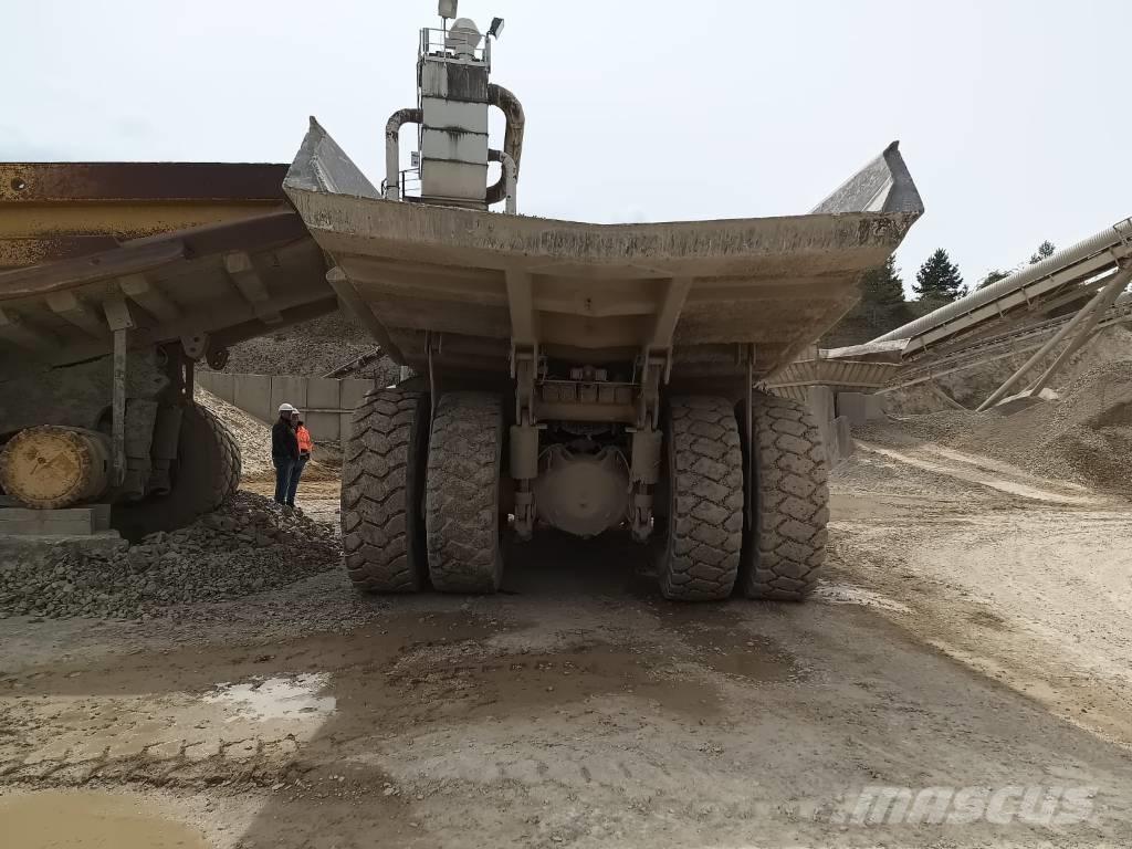 Komatsu HD 605-5 초대형 덤프 트럭