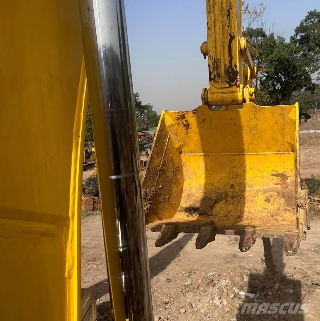 Komatsu 240LC-8 대형 굴삭기 29톤 이상