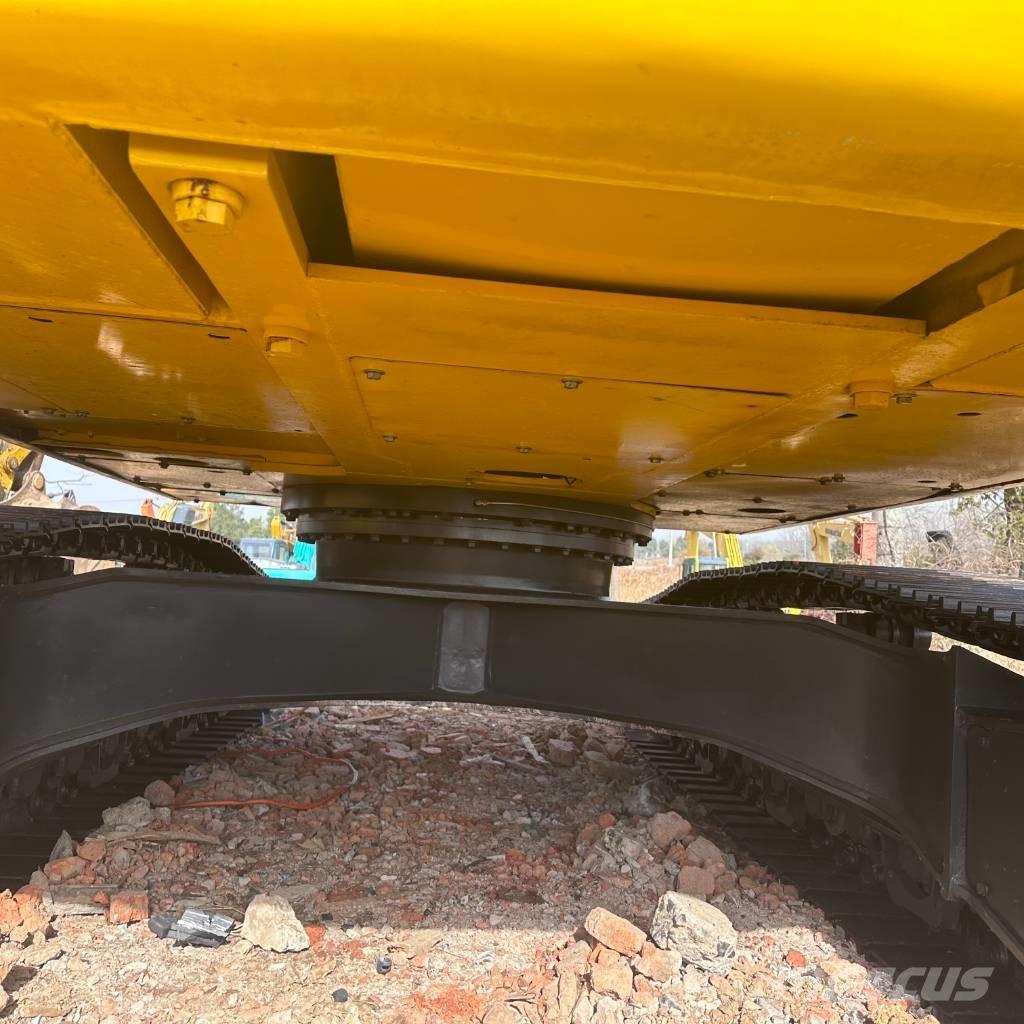 Komatsu 240LC-8 대형 굴삭기 29톤 이상