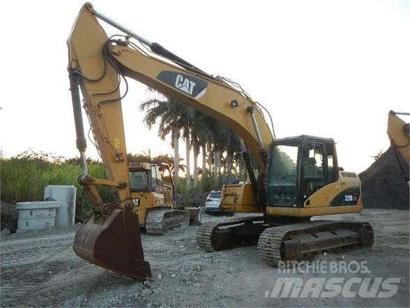CAT 320D 대형 굴삭기 29톤 이상