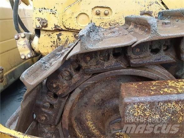 CAT D8T 크롤러 도저