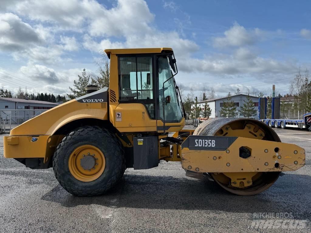 Volvo SD 135 B 싱글 드럼 롤러