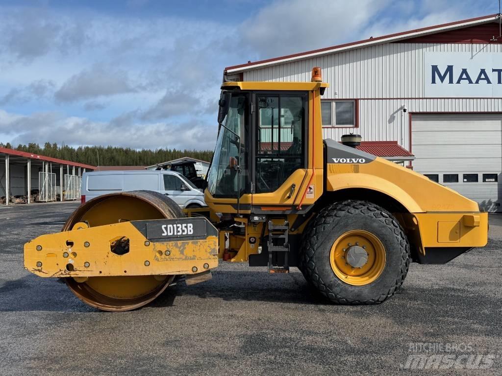 Volvo SD 135 B 싱글 드럼 롤러