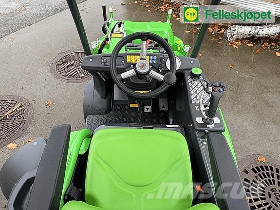 Avant 220  스키드로더