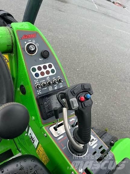 Avant 755i  스키드로더