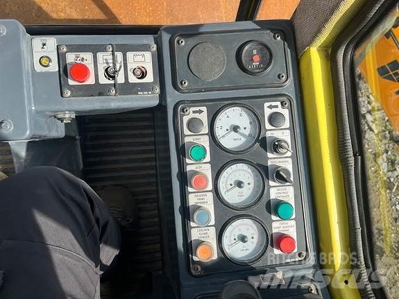 Bomag BW211 D-3 아스팔트 포장장비