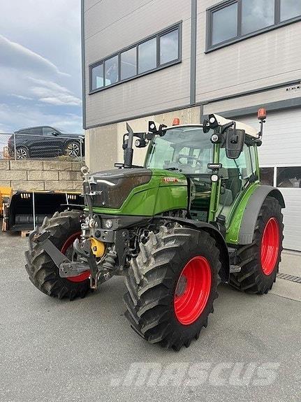 Fendt 211 트랙터