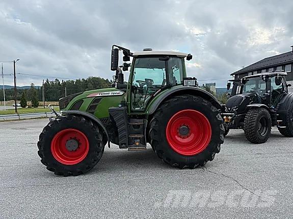 Fendt 724 VARIO 트랙터