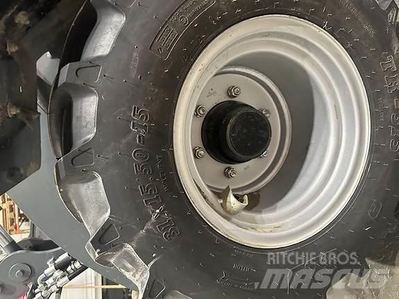GiANT G2500HD+  스키드로더