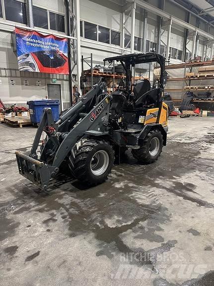 GiANT G2500HD+  스키드로더