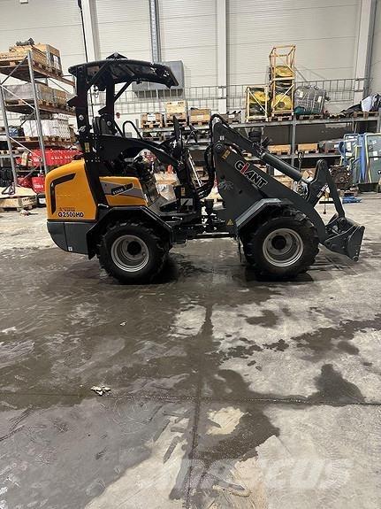 GiANT G2500HD+  스키드로더