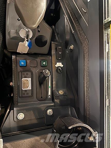 Hitachi ZX26U-6 소형 굴삭기 7톤 미만