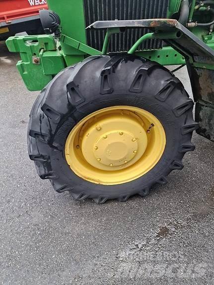 John Deere 4230 트랙터