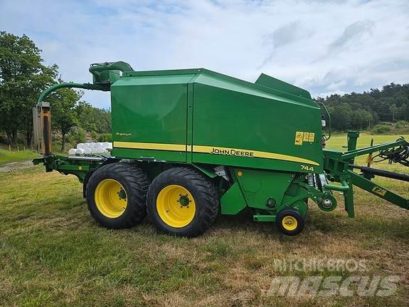 John Deere 744 원형 곤포기