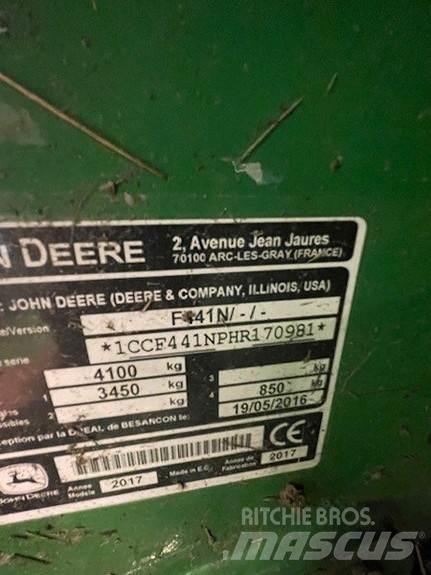 John Deere F441 원형 곤포기