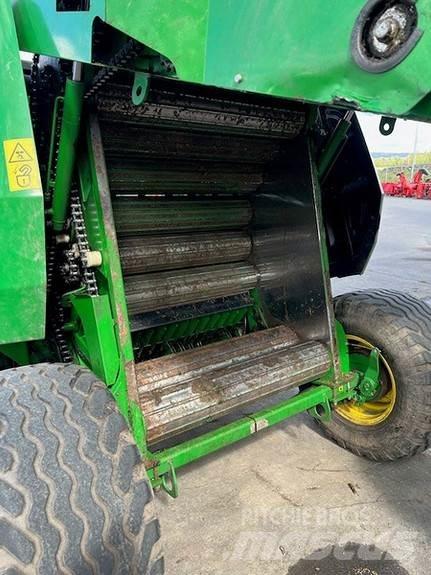 John Deere F441 원형 곤포기