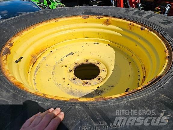 John Deere NOKIAN 트랙터