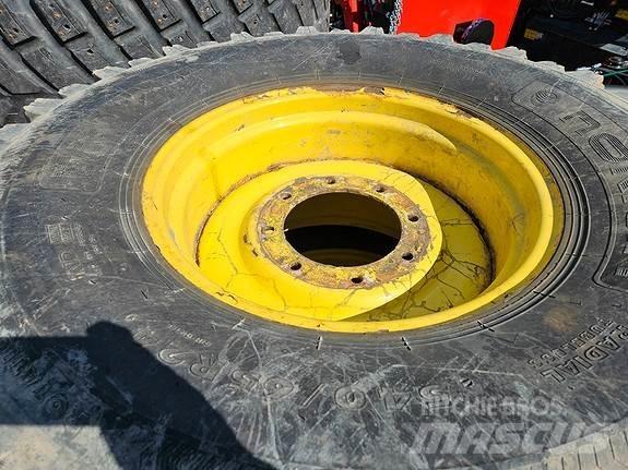 John Deere NOKIAN 트랙터