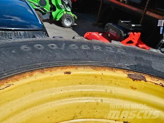 John Deere NOKIAN 트랙터