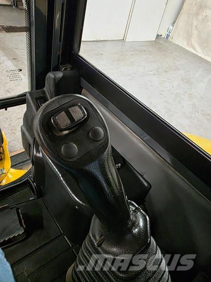 Komatsu PC26MR-3 소형 굴삭기 7톤 미만