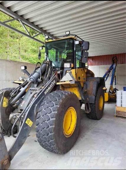 Komatsu WA200 PT  휠로우더