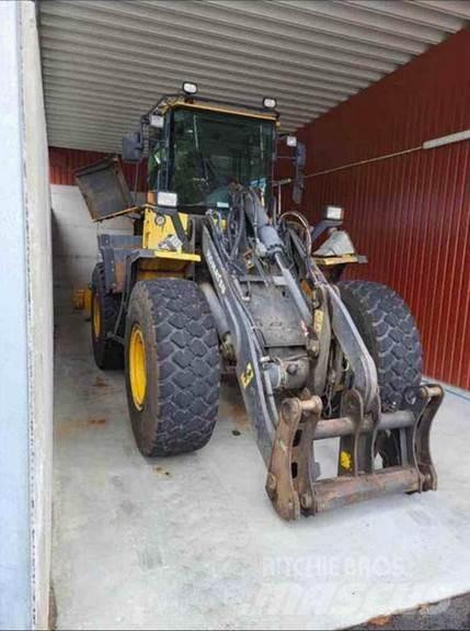 Komatsu WA200 PT  휠로우더