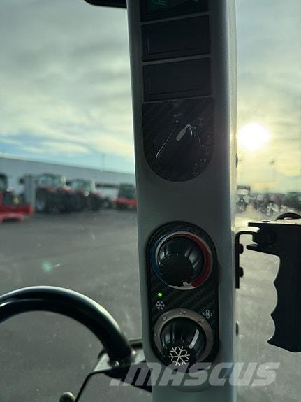 New Holland T4.75 트랙터