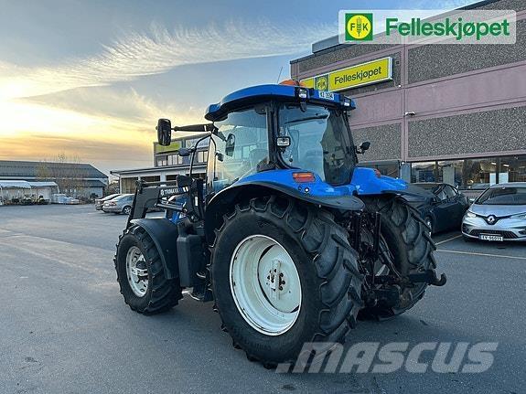 New Holland TS135A 트랙터
