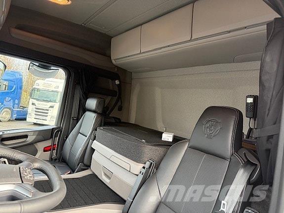 Scania P340 탑차 트럭