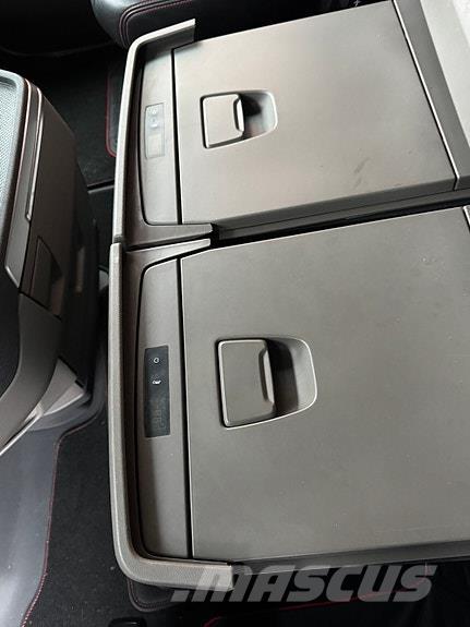 Scania S650B6X2NB 탑차 트럭