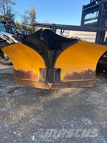 Tellefsdal 2700 V 제설 블레이드 및 제설기