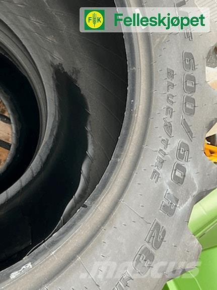 Trelleborg TM1060 트랙터