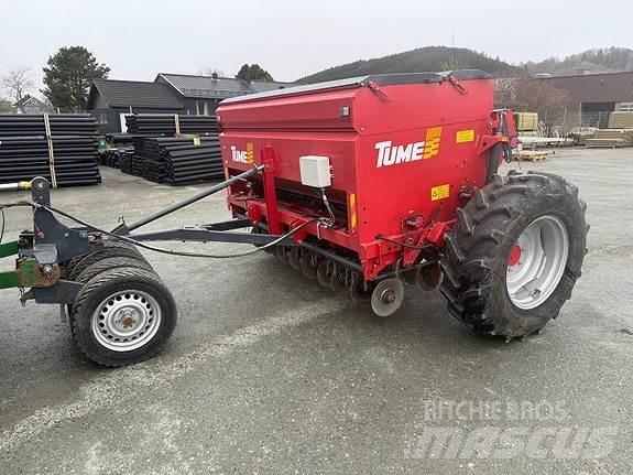 Tume HKL 2500 퇴비살포기