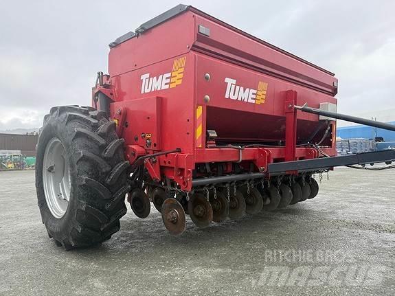 Tume HKL 2500 퇴비살포기