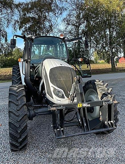 Valtra A114 트랙터